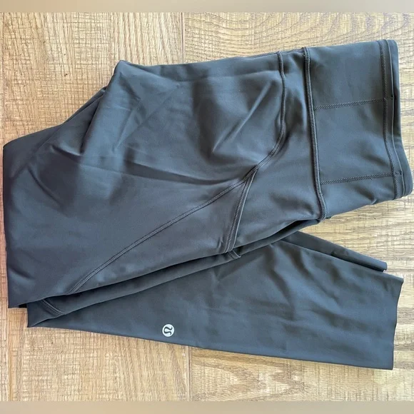 Lululemon high rise leggings - Picture 5 of 8